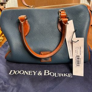 🌻NWT LEATHER DOONEY BARREL BAG